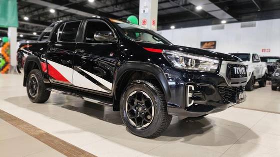 TOYOTA HILUX 2.8 GR SPORT 4X4 CD 16V DIESEL 4P AUTOMÁTICO